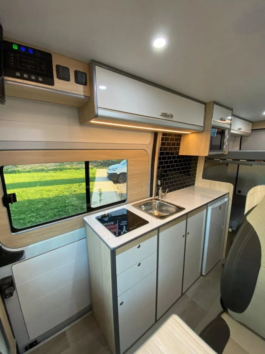 Furgoneta camper de alquiler Fiat Ducato L3H2 - Imagen 6