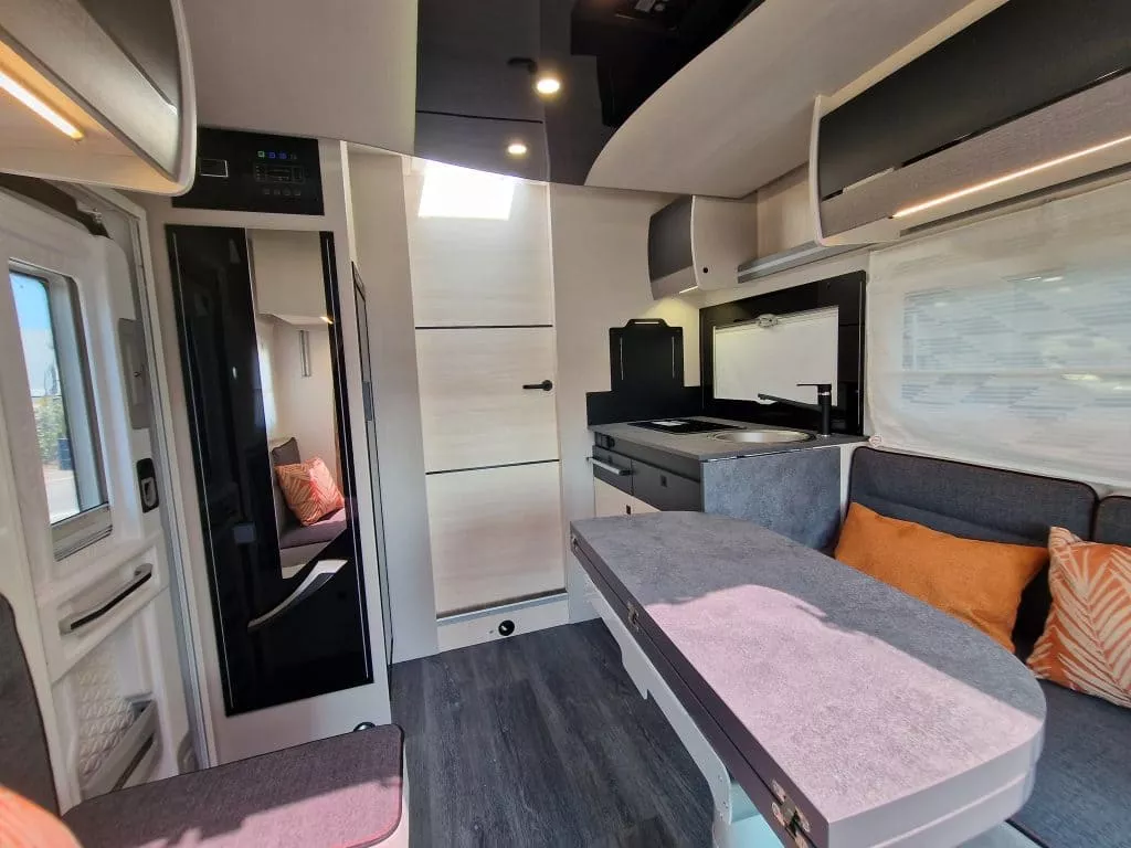 Autocaravana Challenger 337 GA Graphite Ultimate - Imagen 9