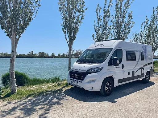 Furgoneta camper de alquiler McLouis Menfys Van Max 3 SLine - Imagen 3