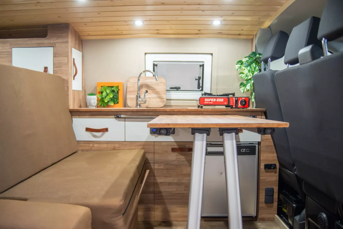 Furgoneta camper de alquiler VW Transporter L1H1 La cabaña +21 AÑOS - Imagen 5