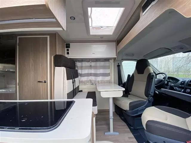 Furgoneta camper de alquiler Rimor - Imagen 8