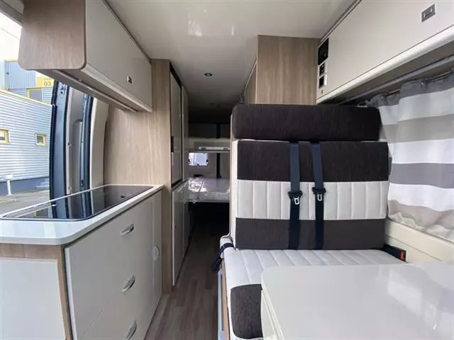 Furgoneta camper de alquiler Rimor - Imagen 7