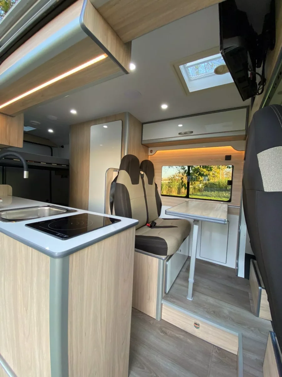 Furgoneta camper de alquiler Fiat Ducato L3H2 - Imagen 4