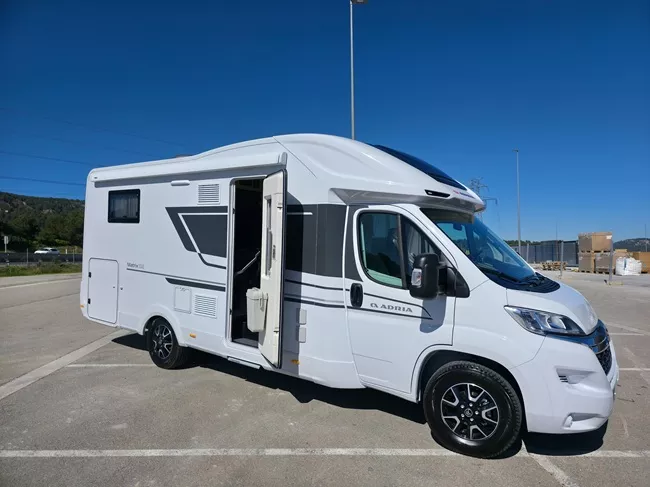 Autocaravana de alquiler ADRIA 650 DC - Imagen 2