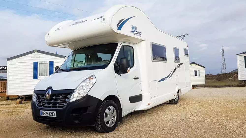 Autocaravana de alquiler Blucamp Sky71 BUR - Imagen 2