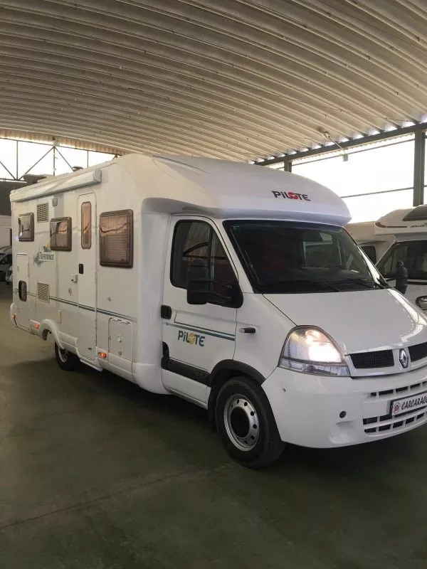 Autocaravana de segunda mano Pilote Reference P695 - Imagen 2