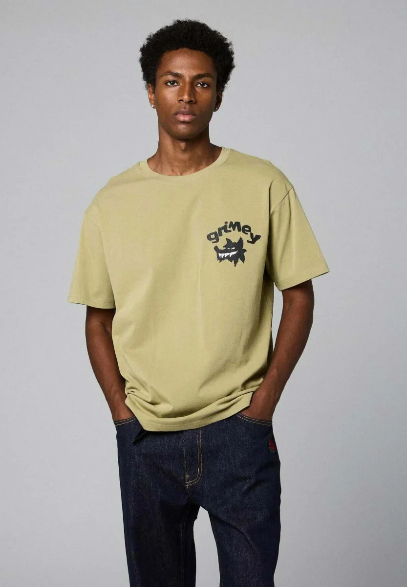 Camiseta GRIMEY manga corta GA774-FW25 THE PLANET REGULAR THE KHAKI-verde