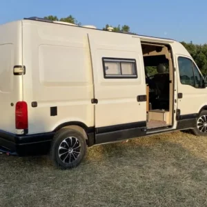 Camper Renault Master de segunda mano camperizada