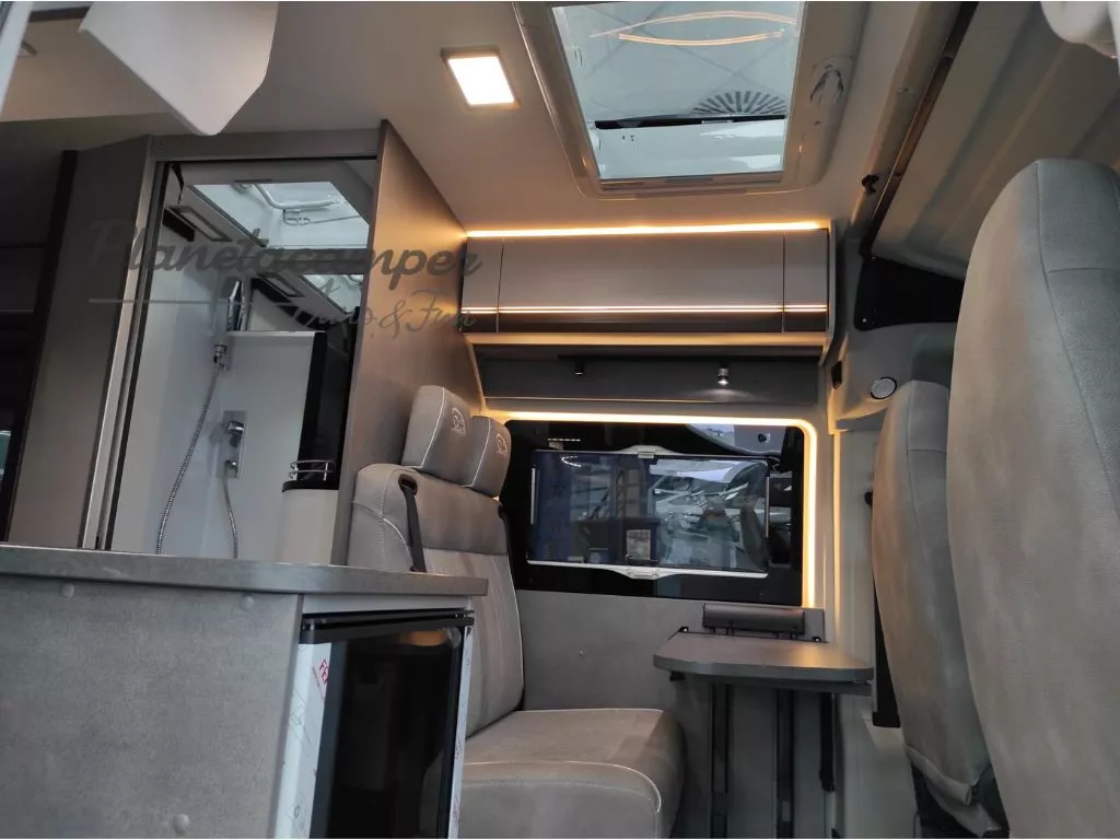 Furgoneta camper Pössl Summit 600 L Shine - Imagen 9