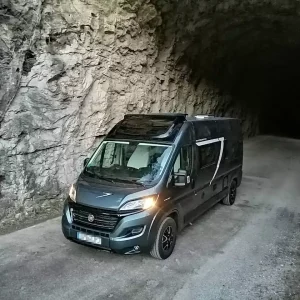 Furgoneta camper de alquiler McLouis Menfys S-Line 3 Max