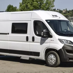 Furgoneta camper de alquiler McLouis Menfys 3 Maxi