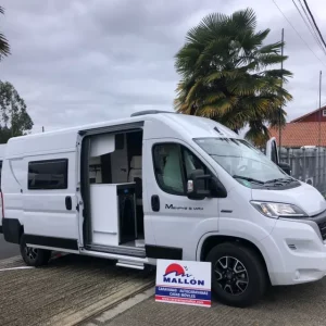 Furgoneta camper de alquiler McLouis Menfys 3 Maxi