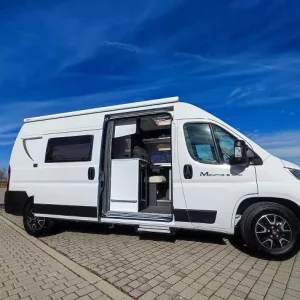 Furgoneta camper de alquiler McLouis Menfys 3 Maxi Alaska