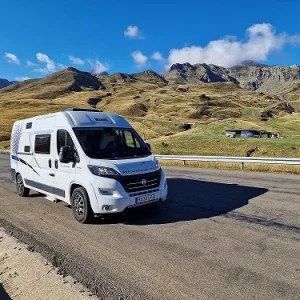 Furgoneta camper de alquiler McLouis Menfys Van Max 3 SLine