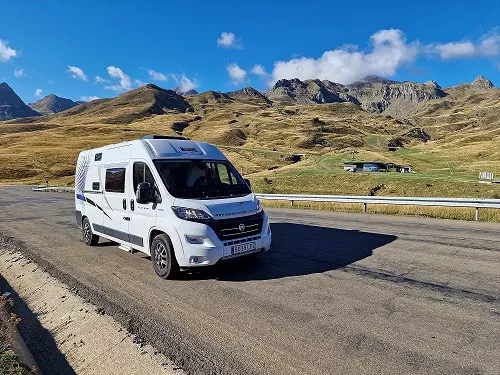 Furgoneta camper de alquiler McLouis Menfys Van Max 3 SLine