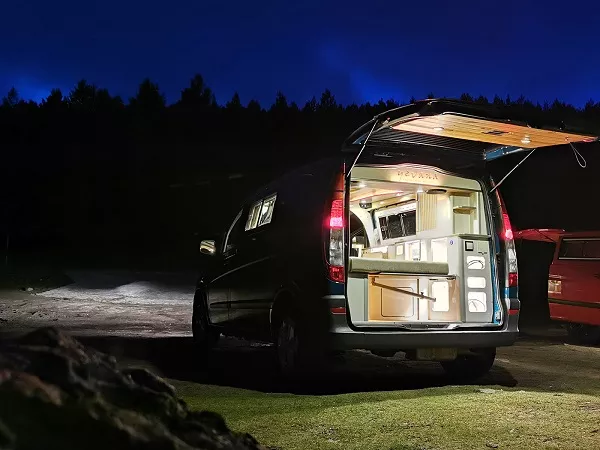 Furgoneta camper de alquiler Mercedes Vito Emerald - Imagen 2