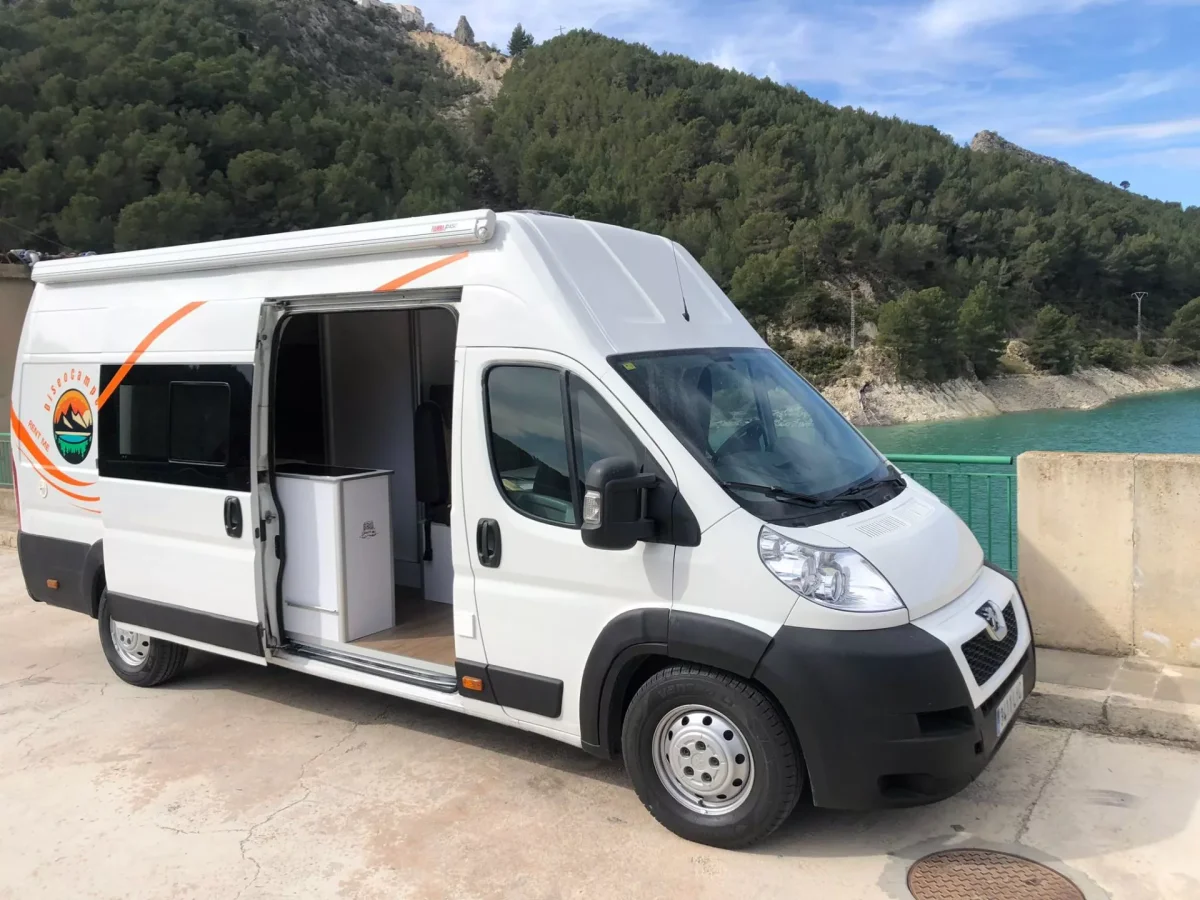 Furgoneta camper de alquiler Peugeot Boxer