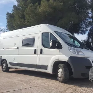 Furgoneta camper de alquiler Peugeot Boxer L3H2