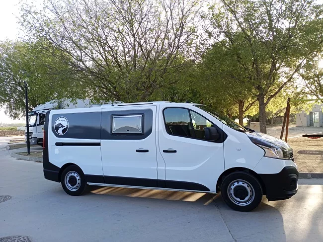 Furgoneta camper de alquiler Renault Trafic - Imagen 2