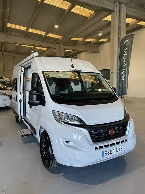 Furgoneta camper de alquiler Roller Team Livingstone 5