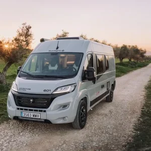Furgoneta camper de alquiler Sunlight Cliff 601 Adventure Edition