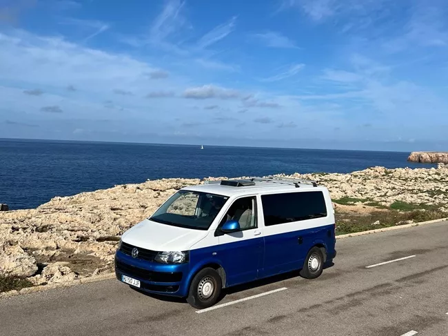 Furgoneta camper de alquiler Volkswagen Transporter T5 Na Clara - Imagen 2