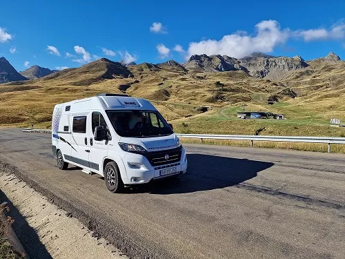 Furgoneta camper segunda mano McLouis Menfys Van max 3 S-line - Imagen 2