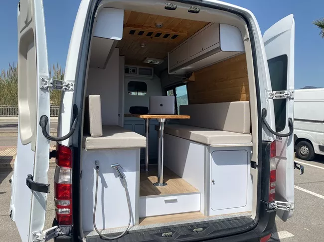 Furgoneta camper de alquiler Mercedes Sprinter 319 - Imagen 4