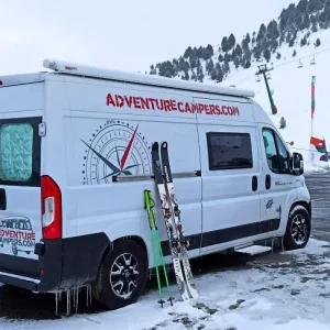 Furgoneta camper de alquiler McLouis Menfys 3 Maxi Sylvana