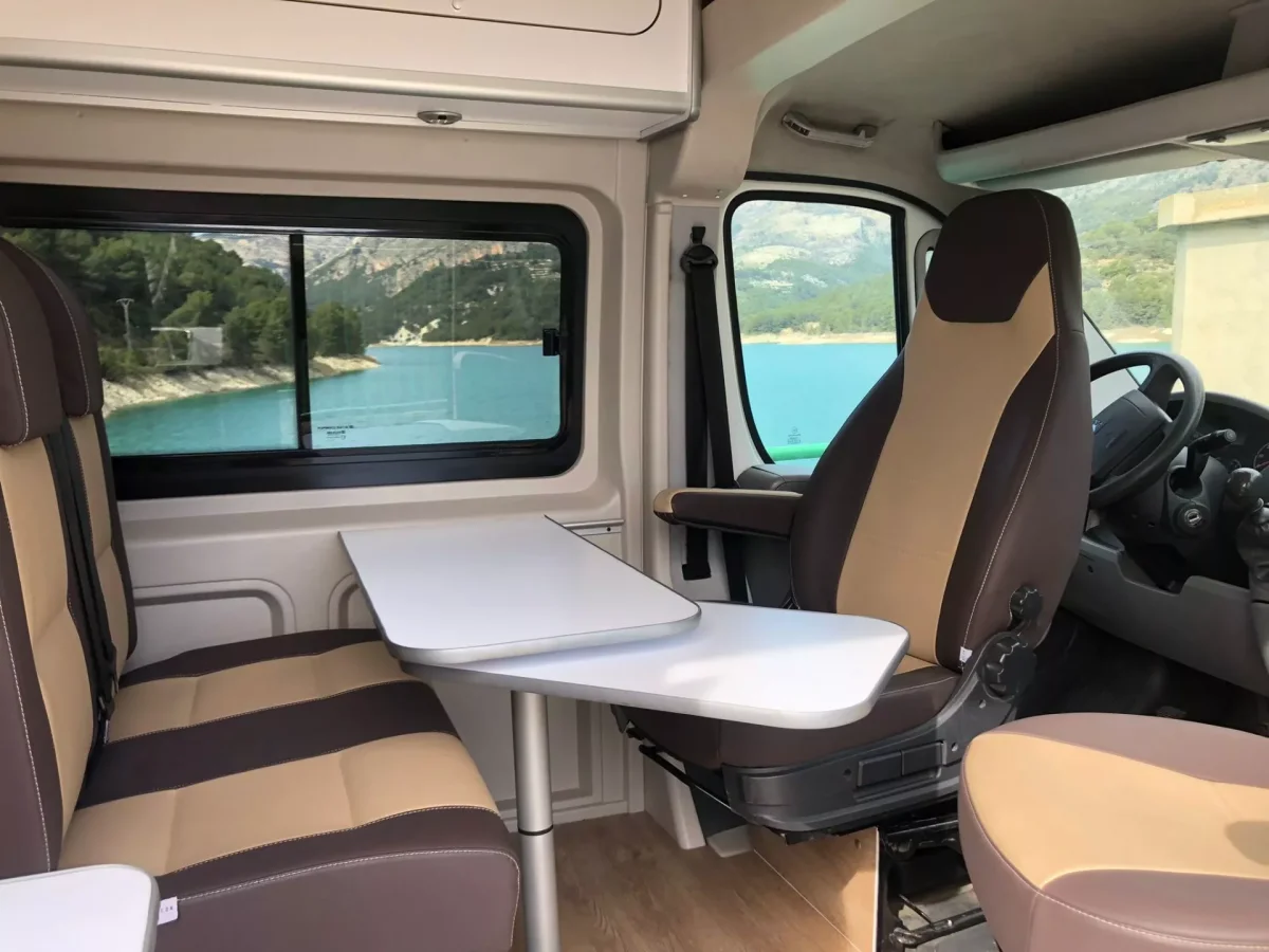 Furgoneta camper de alquiler Peugeot Boxer - Imagen 6