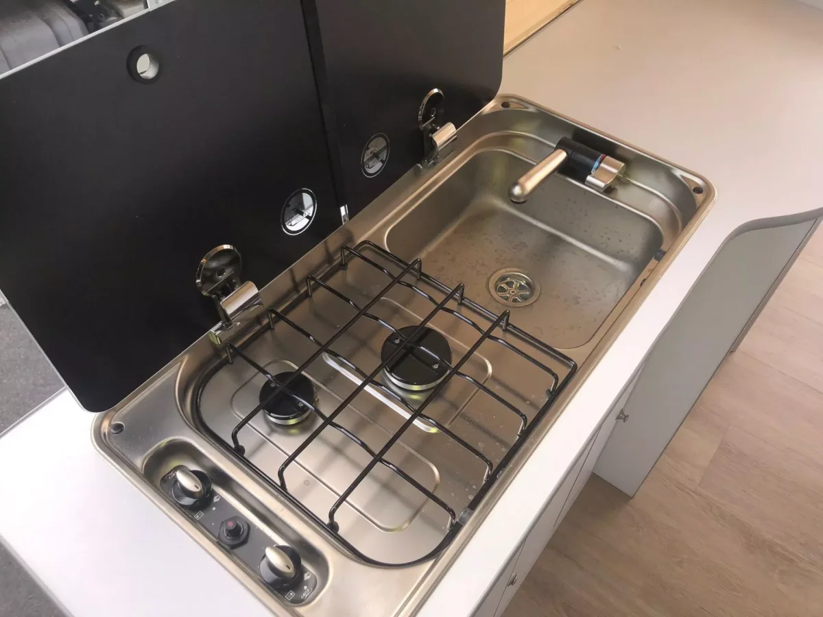 Furgoneta camper de alquiler Peugeot Boxer - Imagen 8