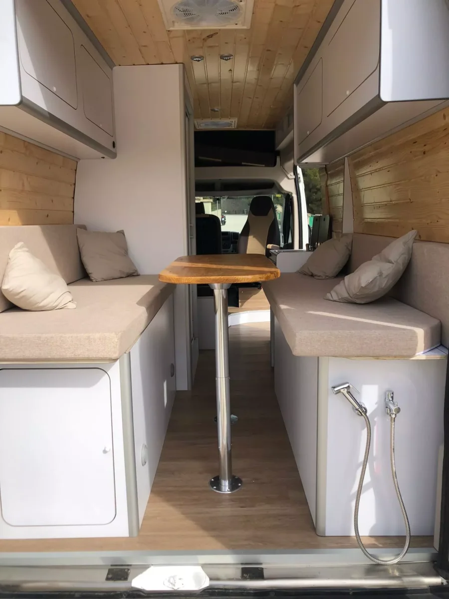 Furgoneta camper de alquiler Peugeot Boxer - Imagen 4