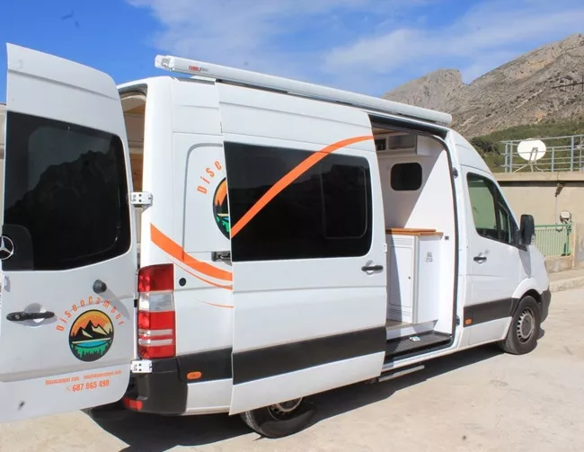 Furgoneta camper de alquiler Mercedes Sprinter 319 - Imagen 9