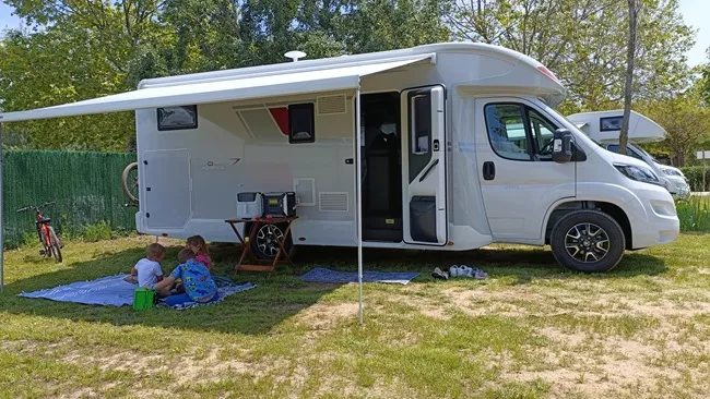 Autocaravana de alquiler Roller Team Kronos Advance 284 TL - Imagen 2