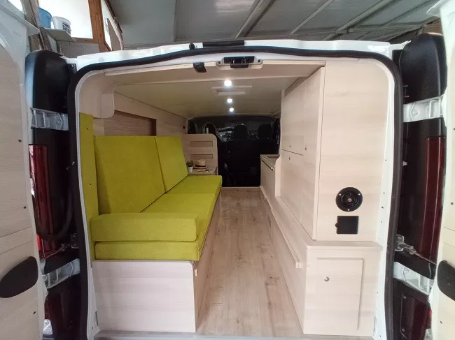 Furgoneta camper de alquiler Renault Trafic - Imagen 5