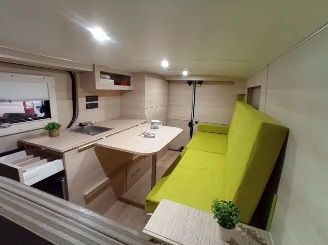 Furgoneta camper de alquiler Renault Trafic - Imagen 4