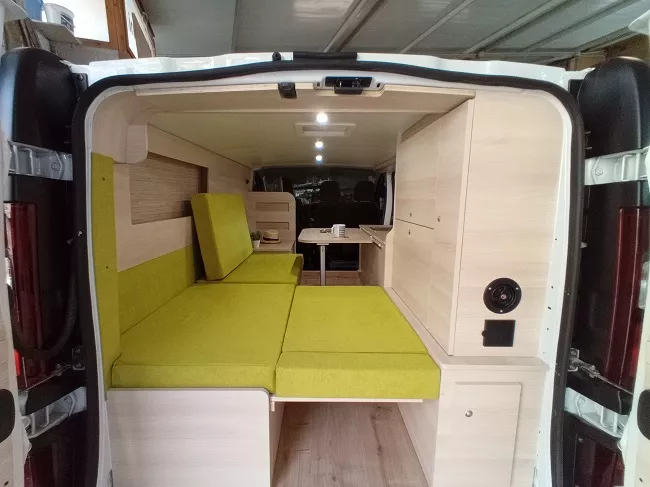 Furgoneta camper de alquiler Renault Trafic - Imagen 7
