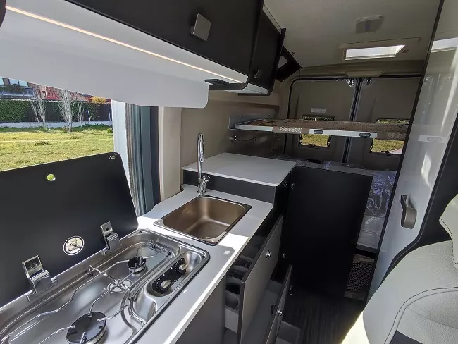 Furgoneta camper de alquiler McLouis Menfys 3 Maxi Sylvana - Imagen 9