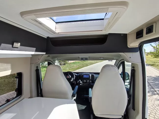 Furgoneta camper de alquiler McLouis Menfys 3 Maxi Tuareg - Imagen 9