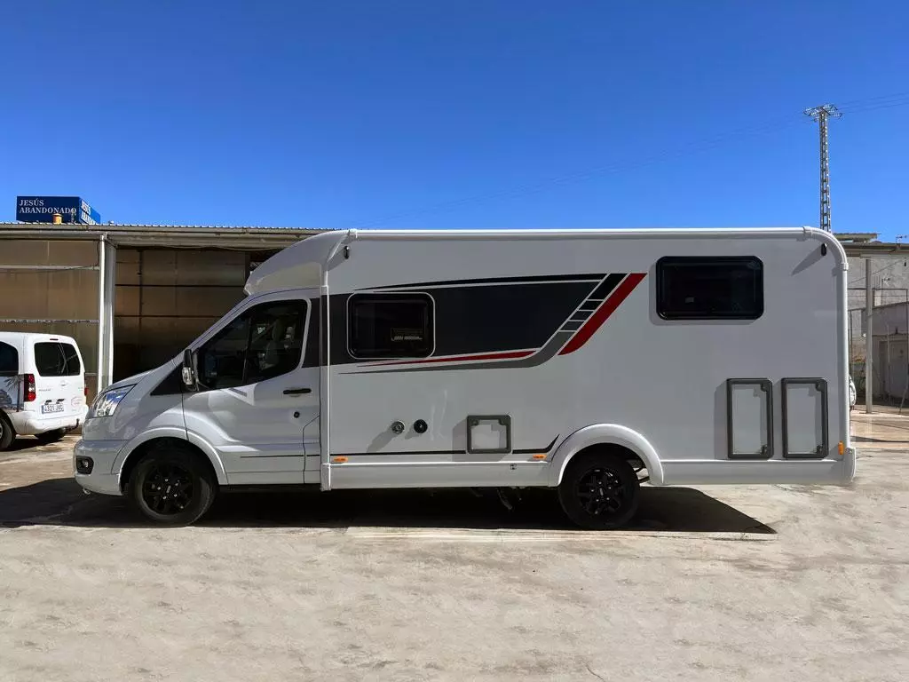 Autocaravana Bürstner Lineo T 700 - Imagen 6