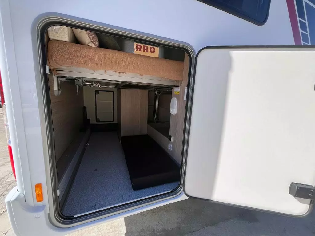 Autocaravana Bürstner Lineo T 700 - Imagen 8