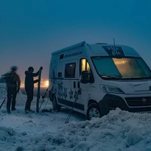 Furgoneta camper de alquiler McLouis Menfys 3 Maxi Formentera