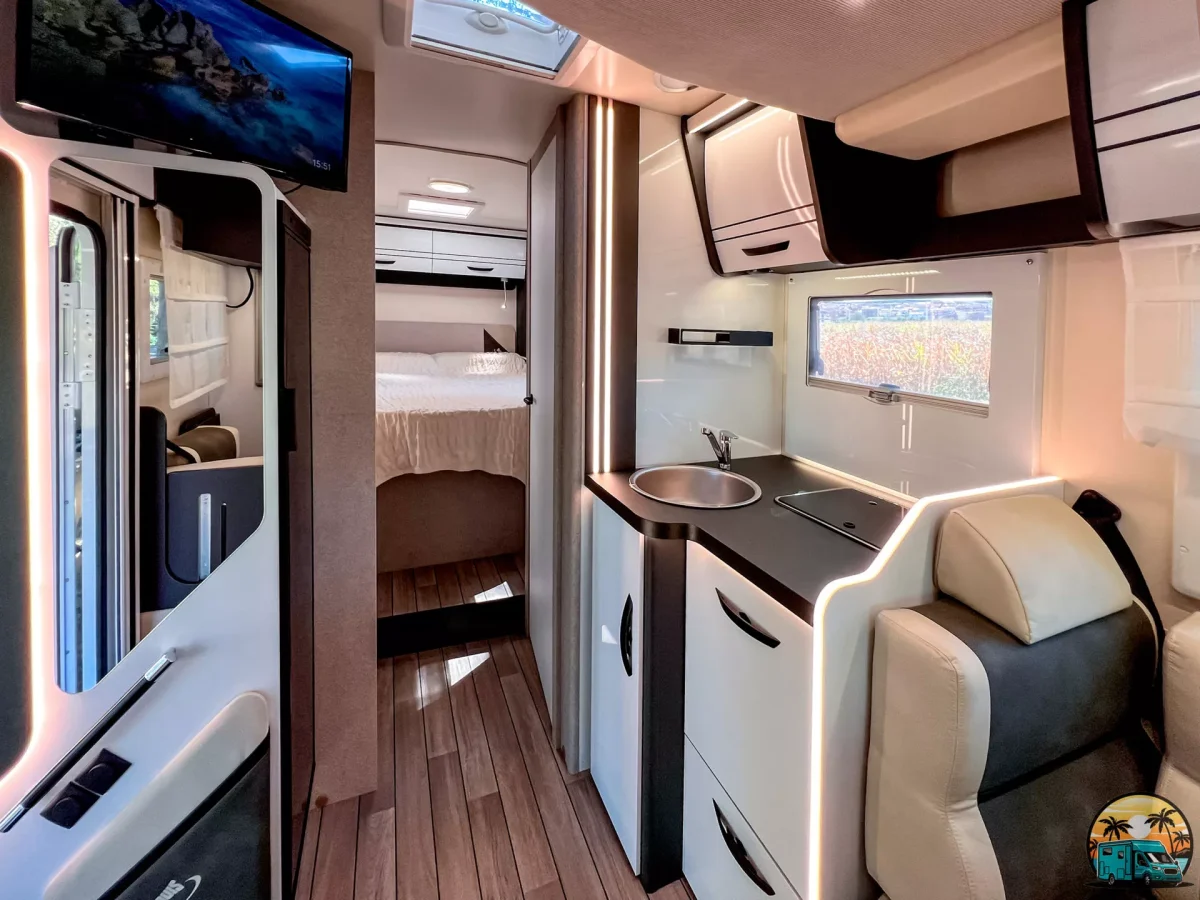 Autocaravana alquiler McLouis MC4 381 - Imagen 9