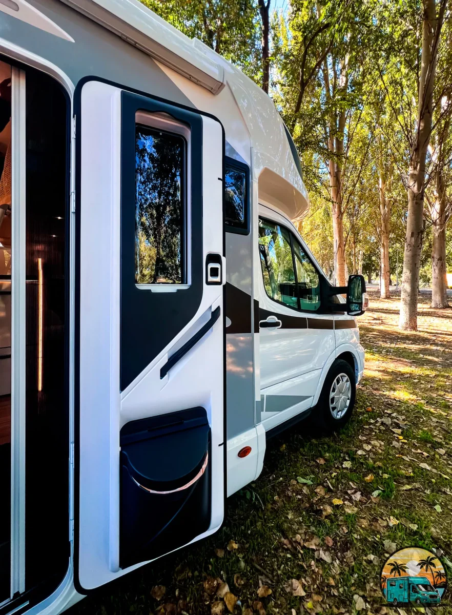 Autocaravana alquiler McLouis MC4 381 - Imagen 4