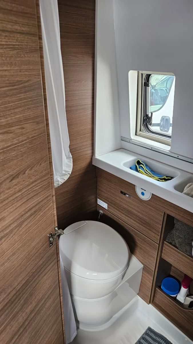 Furgoneta camper de segunda mano Knaus Lifebox 600 - Imagen 9