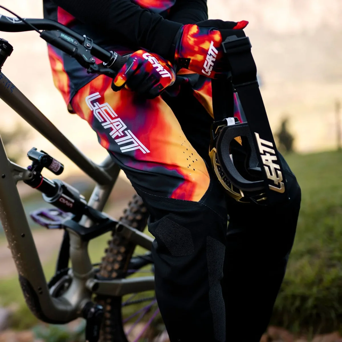 Pantalón MTB Gravity 8.0 V26 - Imagen 9