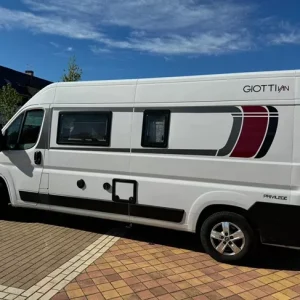 Furgoneta camper de alquiler McLouis Menfys Van 3