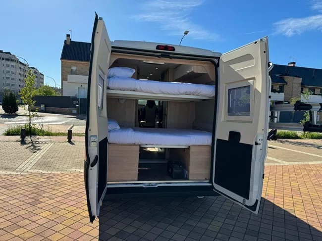 Furgoneta camper de alquiler McLouis Menfys Van 3 - Imagen 7