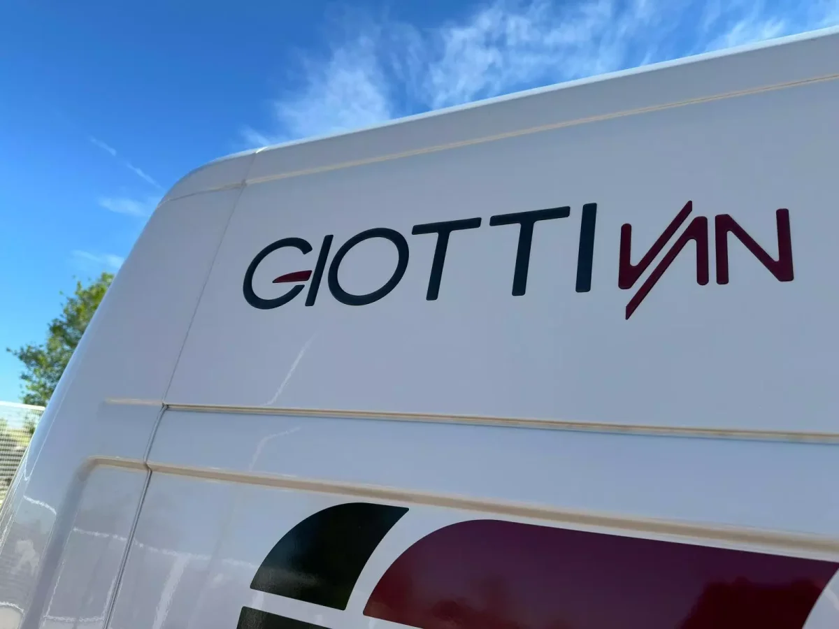 Furgoneta camper de alquiler McLouis Menfys Van 3 - Imagen 6