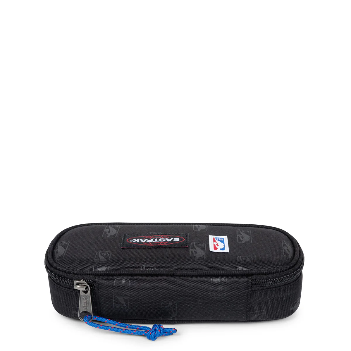 Estuche Eastpak escolar: PLUMIER OVAL EK000717 5Z5 NBA Logo negro con relieve - Imagen 2